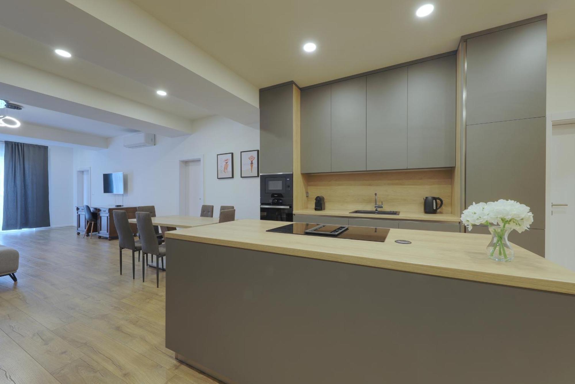 Shone Apartment Old Town 2 Bedroom Bratislava Exterior foto